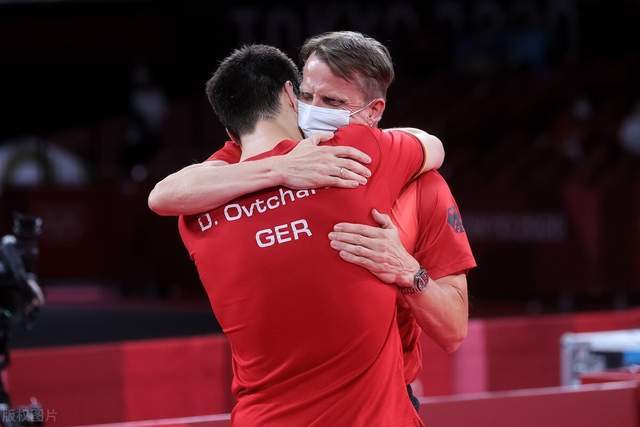 却凭借强大 却凭借强大